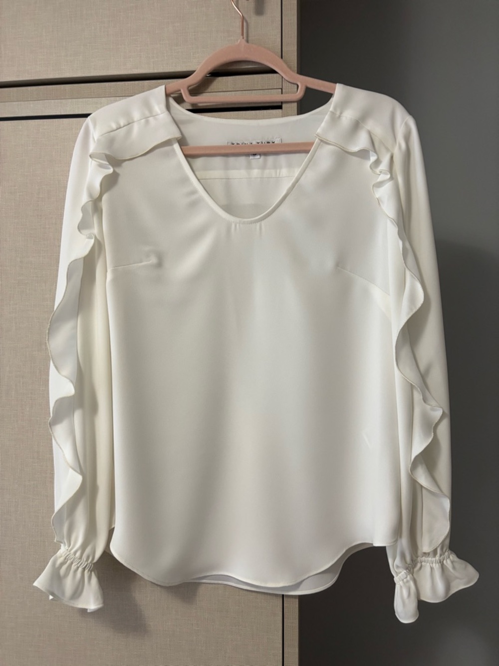 Trina Turk size S Women's Ivory Ruffle Sleeve V-Neck Blouse - Picture 3 of 5